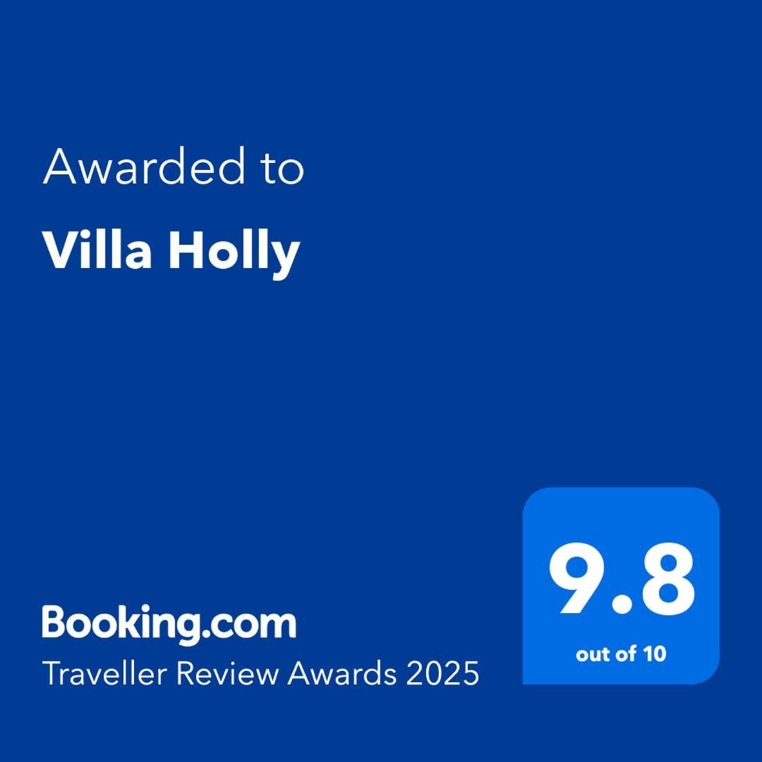 Villa Holly Baltsjik Buitenkant foto